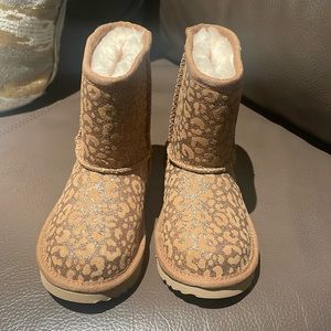 UGGS toddler boots for girls